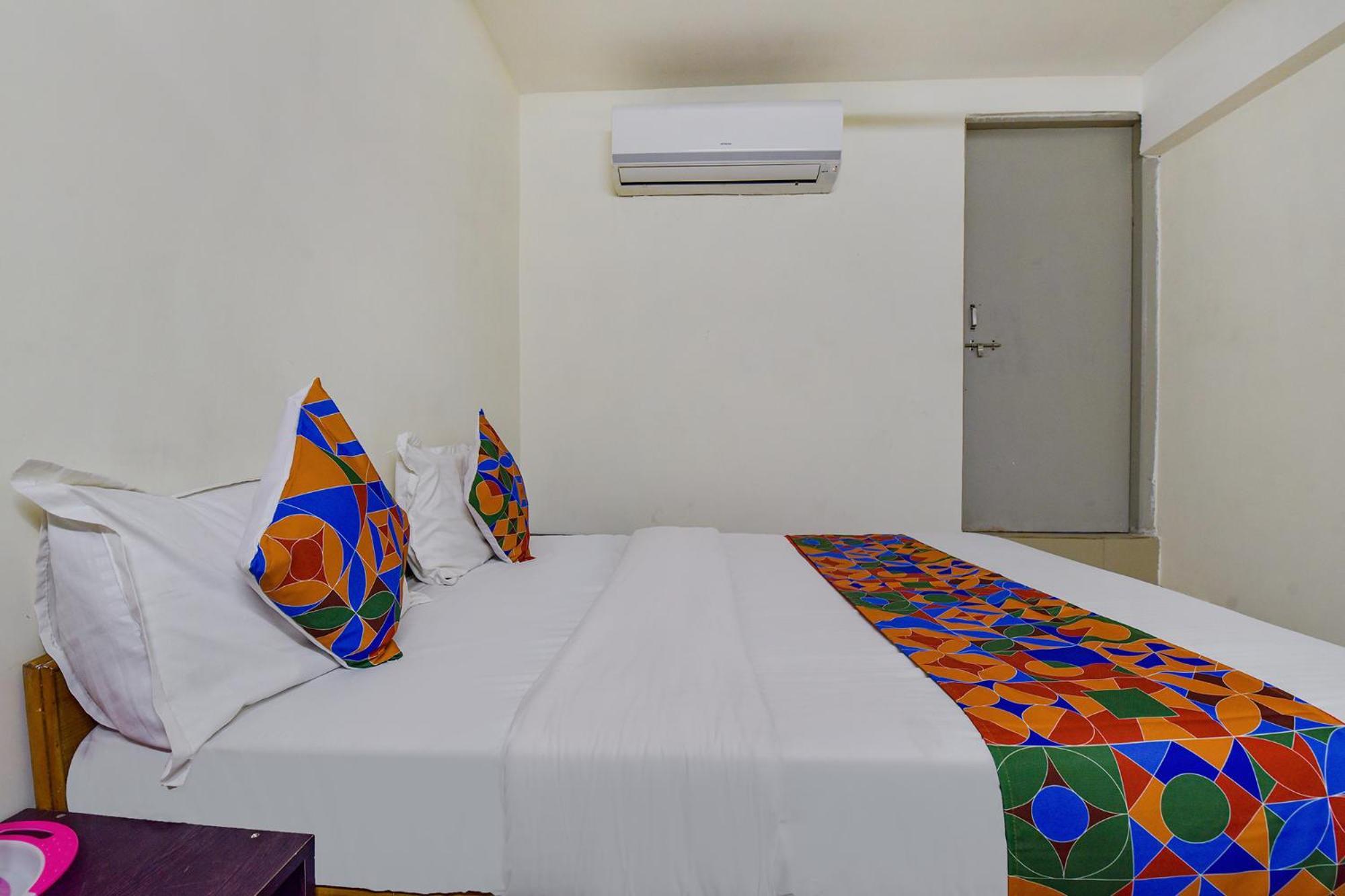 Hotel O Himalaya Inn Ahmedabad Exterior foto