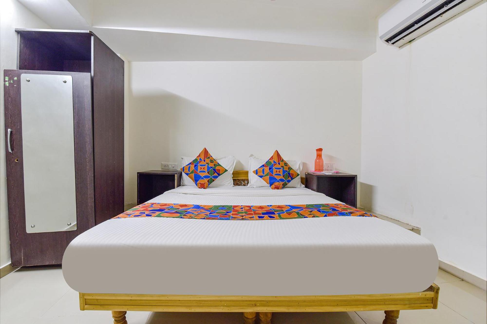 Hotel O Himalaya Inn Ahmedabad Exterior foto