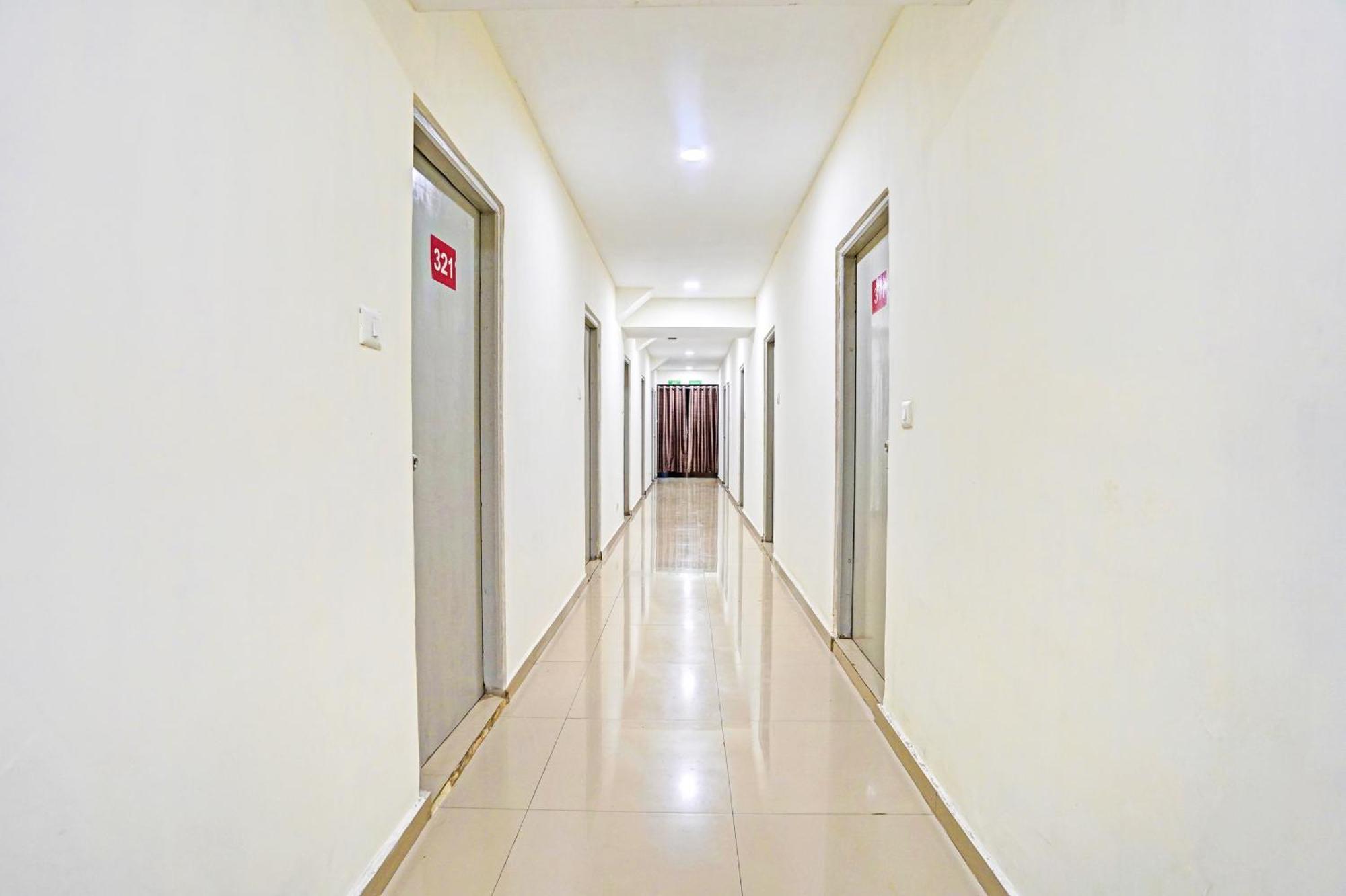 Hotel O Himalaya Inn Ahmedabad Exterior foto
