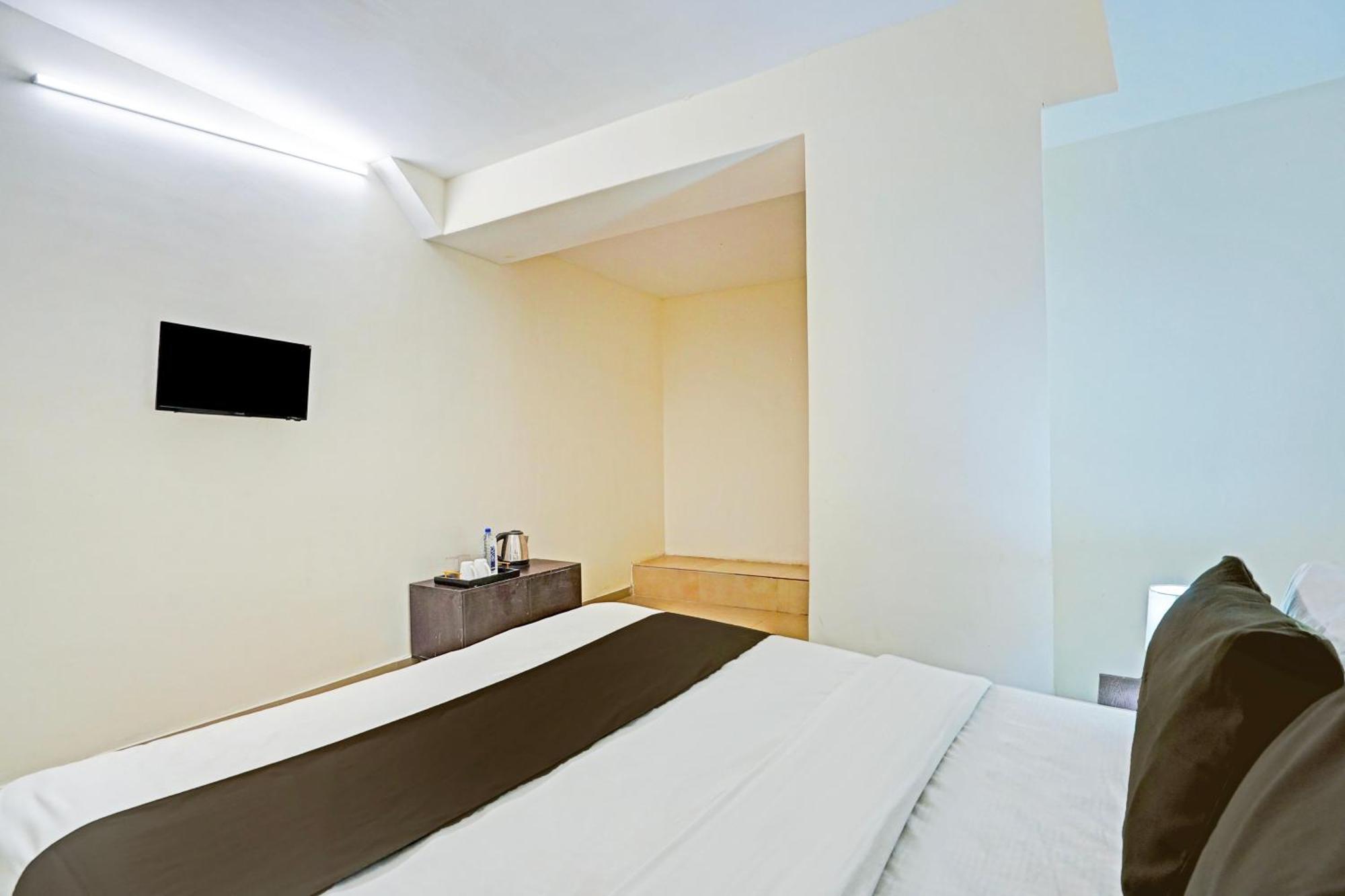 Hotel O Himalaya Inn Ahmedabad Exterior foto